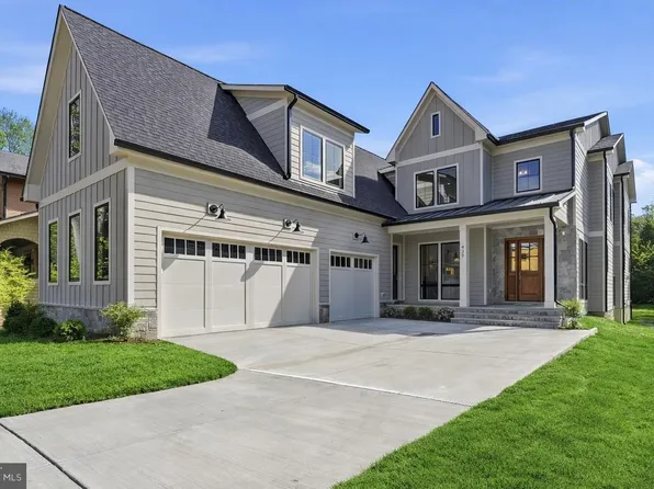 439 Lewis St NW, Vienna, VA 22180