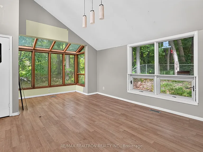 110 Glenwoods Ave — Photo 13