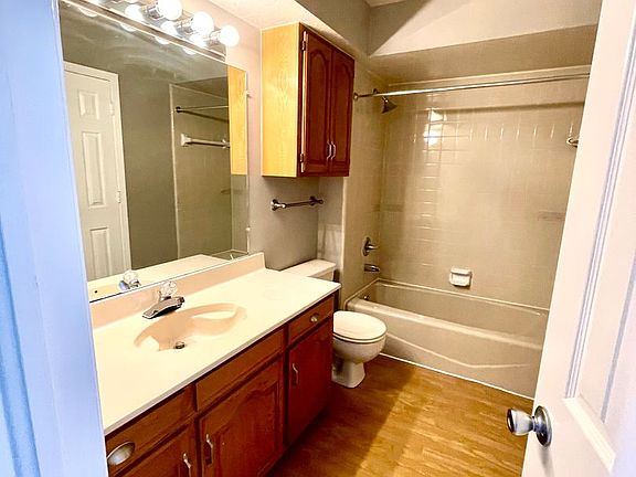 4th image of 1338 E 58th St #95