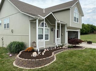 302 Grant Ave, Greenwood, MO 64034