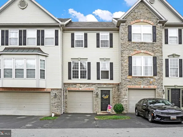 2766 Hunters Crest Dr #2, York, PA 17402