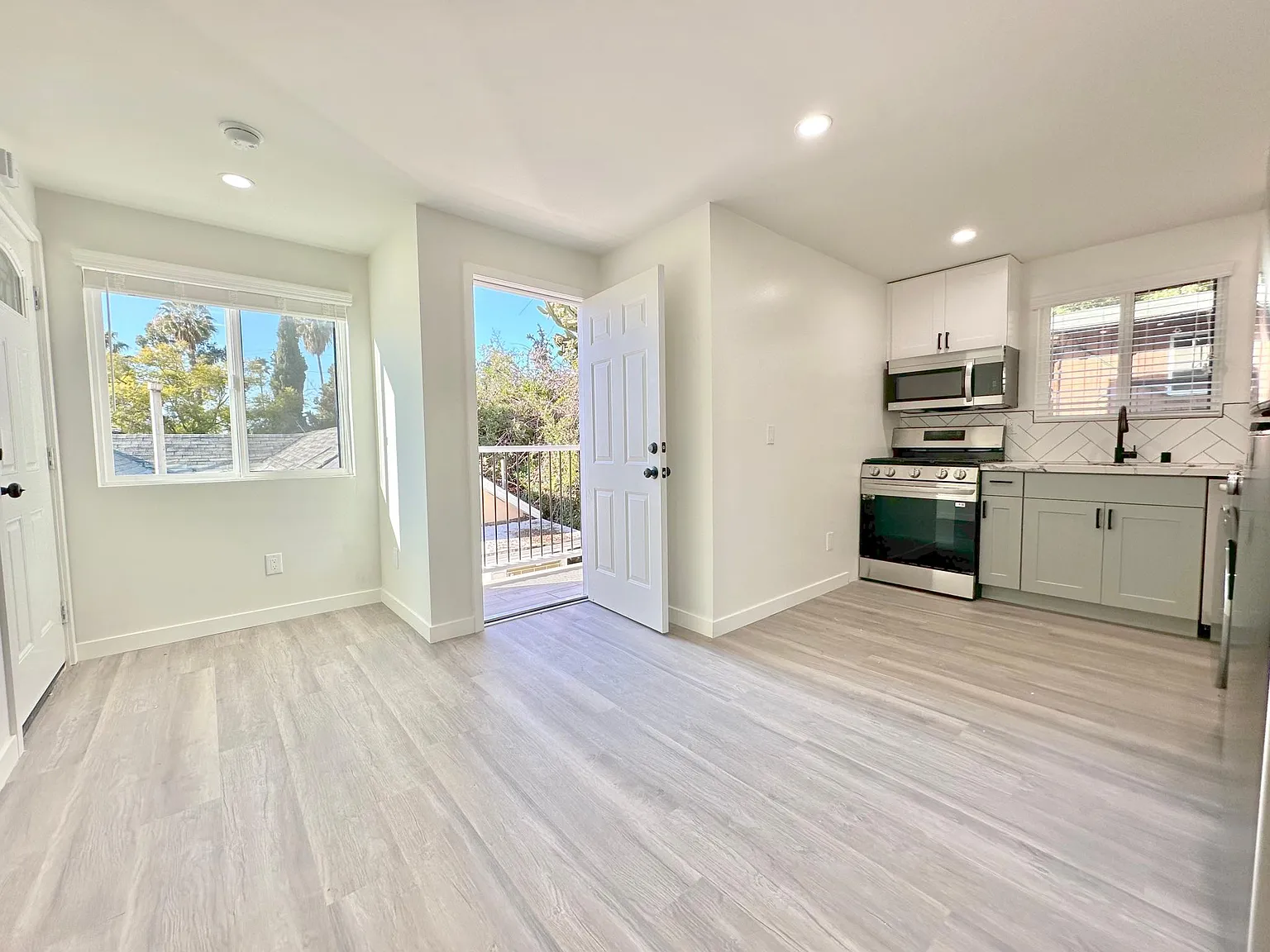 1637 Micheltorena St — Photo 2