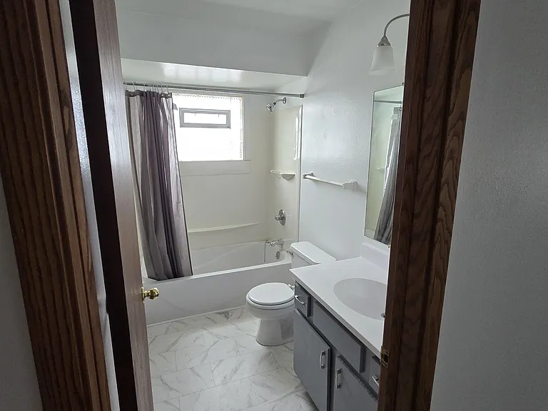 1062 Perry St #4 — Photo 4