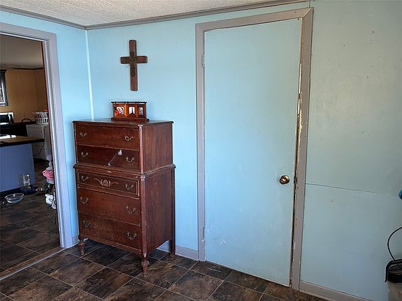 5th image of 401 Ridge Row