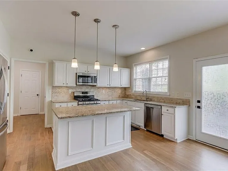 5135 Amberden Hall Dr — Photo 2