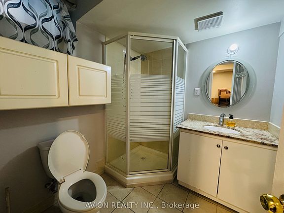 4th image of 15 Saintsbury Sq #Basement
