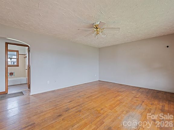 5th image of 57 Spruce St