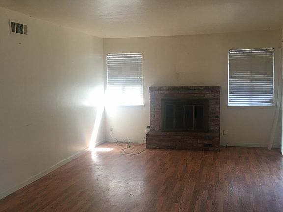 5th image of 1710 Laramie Way