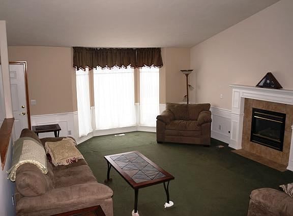 4th image of 310 E Blackhawk Dr