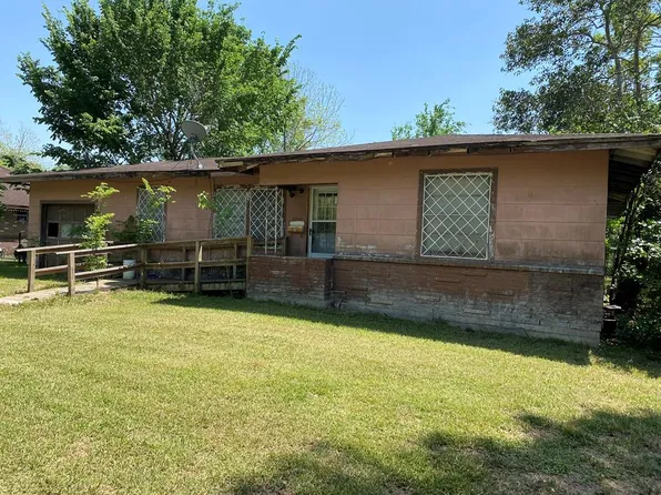 2212 Rugeley St, Bay City, TX 77414
