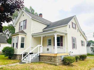 302 Woodside Ln, Bay City, MI 48708