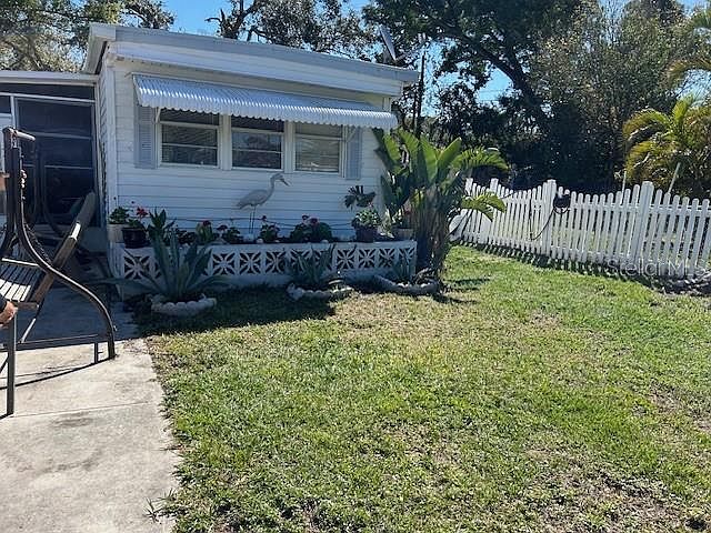 1st image of 104 PEARL AVENUE N