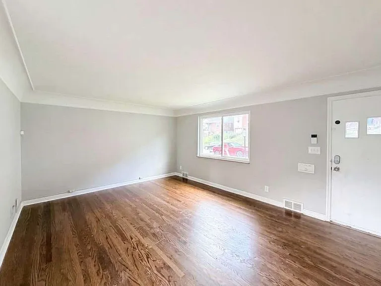 462 Ballyclare Ter — Photo 10
