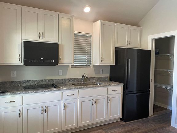 4th image of 711 N 10th Ave