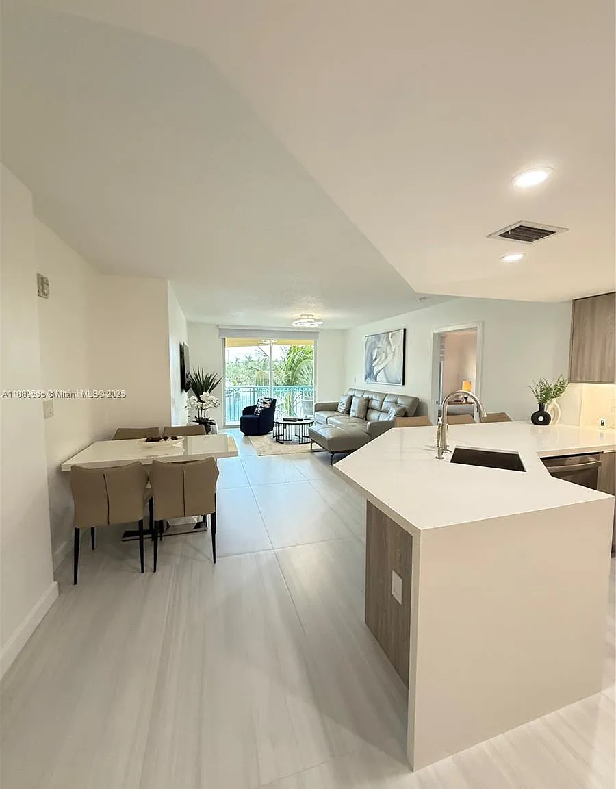Hallandale Beach Private — Photo 1