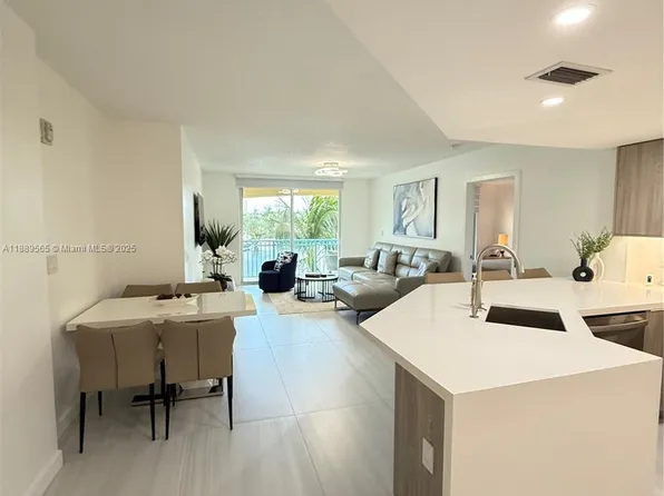 201 Golden Isles Dr APT 302, Hallandale, FL 33009