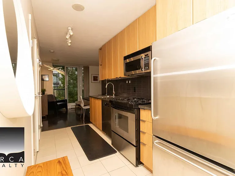 1010 Richard St #403 — Photo 7