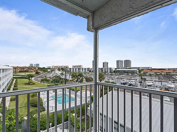 3 bed, 2174 sqft, $4,000 — Photo 1