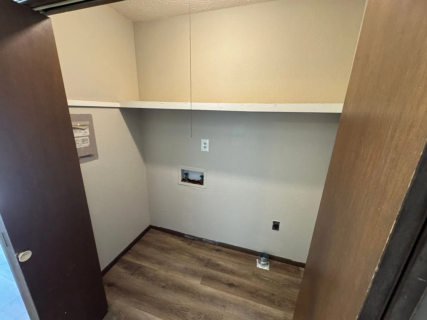 2 Bedroom 1.5 Bath Home In A Great Location! Available Now! — Photo 2