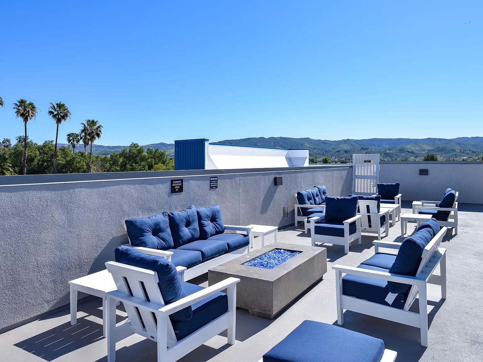 Vantage Apartments — Photo 2
