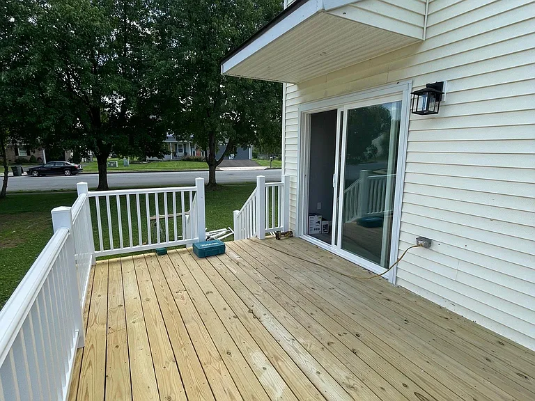 570 Elm St — Photo 17