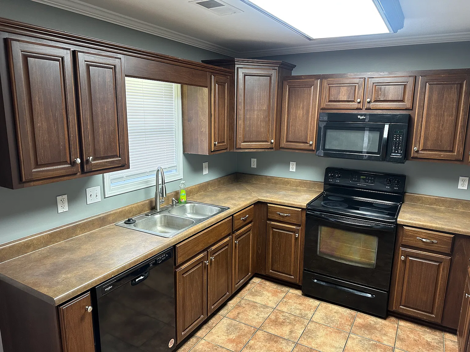 3 bed, 1272 sqft, $1,800 — Photo 3