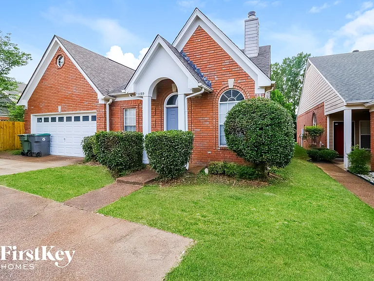 1139 Brady Hollow Ln — Photo 2