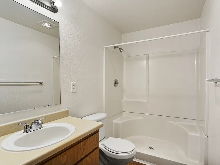 Redwood Square Apartments — Photo 8