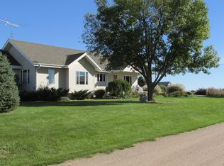1308 N R Rd, Aurora, NE 68818