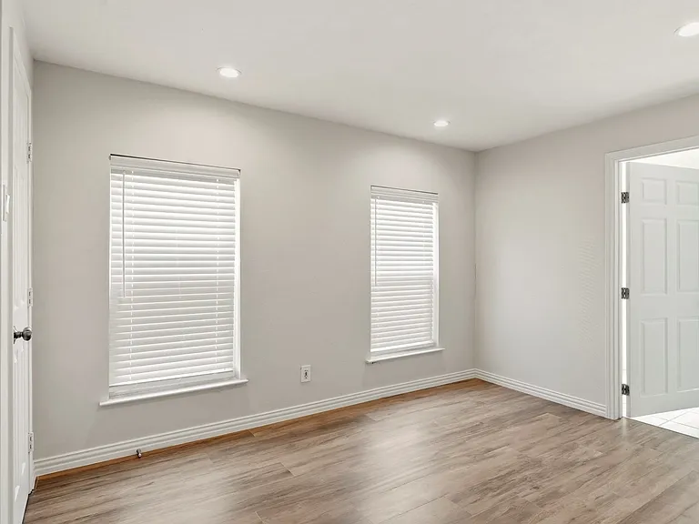 7354 Walling Ln — Photo 16