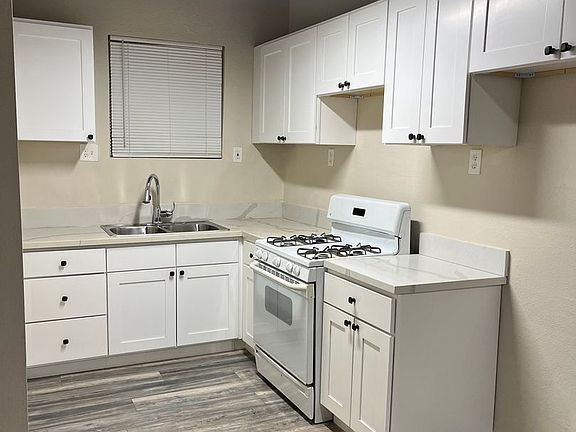5th image of 2045 Vineburn Ave