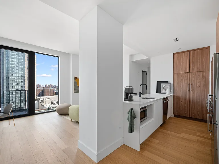 224 W 124th St #1508 — Photo 2