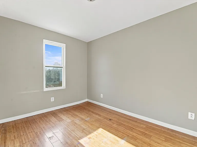 1551 N Allison St — Photo 15