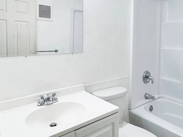 1025 E 10th Ave #11 — Photo 7