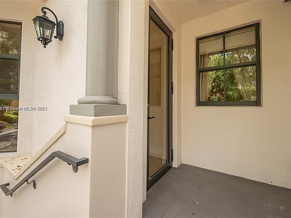 2nd image of 1650 Galiano St #Townhouse 4