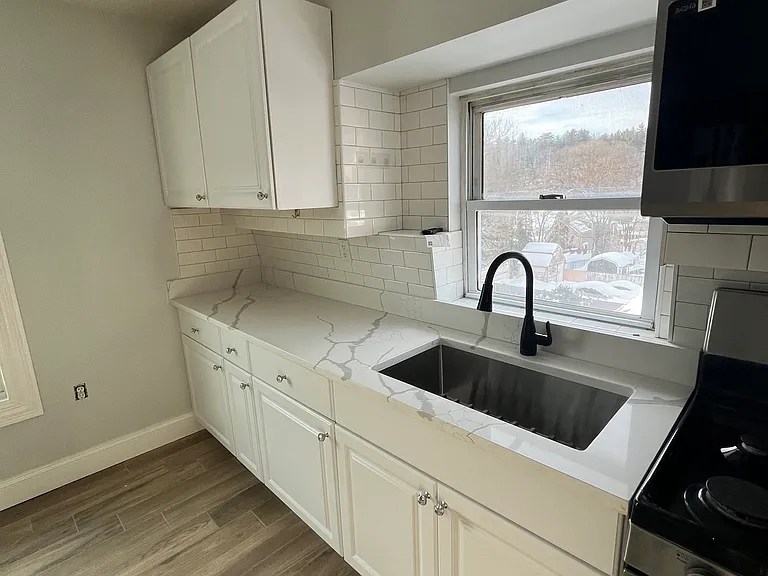 10 Holly Ave #1 — Photo 3