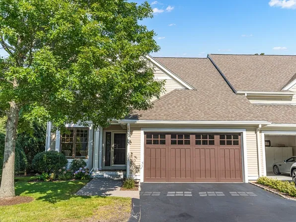 22 Graystone Cir Unit 22, Winchester, MA 01890
