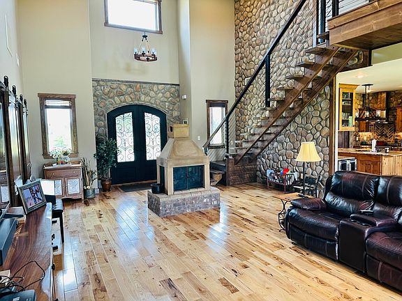 3rd image of 95 Firethorne Ln