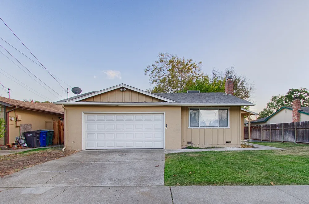 3555 Esperanza Dr photo 1