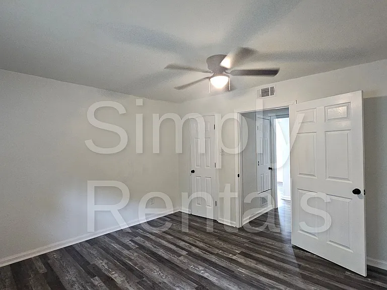 403 Main St E — Photo 15