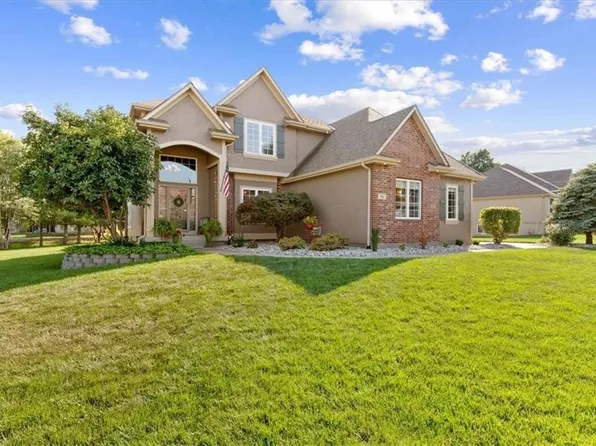 901 SW Drake Dr, Lees Summit, MO 64082