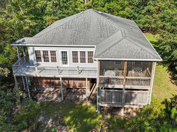 639 Plantation Parkway, Oriental, NC 28571