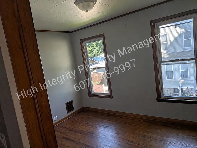917 Davis St — Photo 12