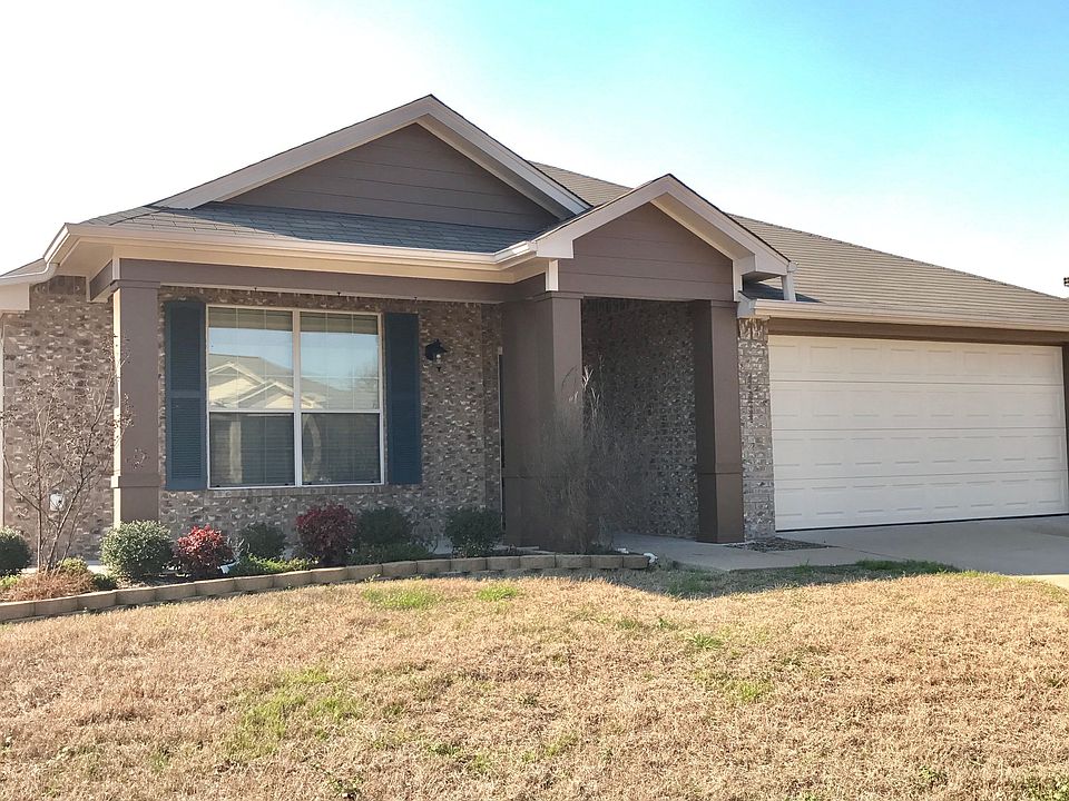 1st image of 1126 E Park Dr