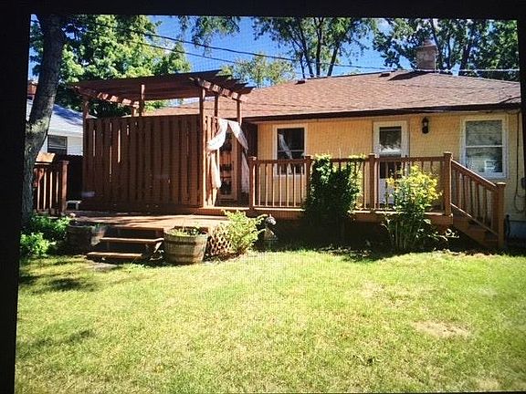 3rd image of 3595 Oaklawn St