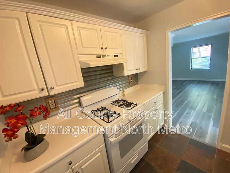 702 Argonne Ave NE #1 — Photo 6