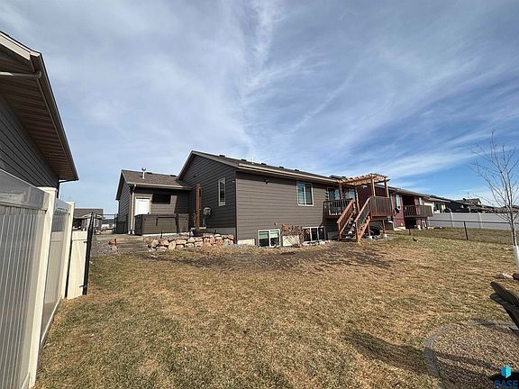 5th image of 2301 S Creekview Ave