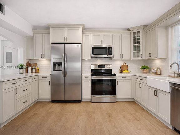 3rd image of 700 NE 118th St