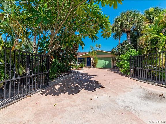 4th image of 4565 NE Palmetto Dr