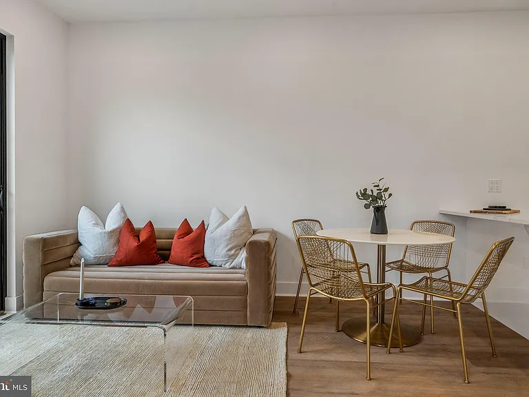 416 W Girard Ave #2 — Photo 4